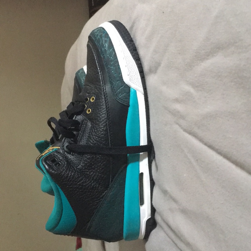 Shoes - Picture 2 of 6